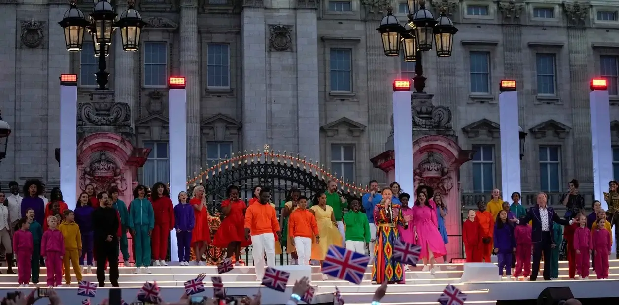 70 años en el trono.  Jubileo de la reina Isabel: un concierto masivo y con grandes estrellas en Londres marcó el tercer día de festejos