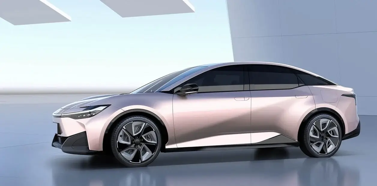 Se viene el bZ5.  Nace un gigante anti Tesla: cómo es el plan que lidera Toyota para dominar el mercado de los eléctricos
