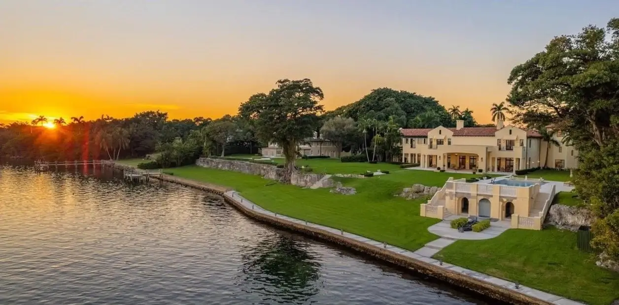 La mansión más cara de Miami: 12 dormitorios, 13 baños, pileta y cancha de tenis
