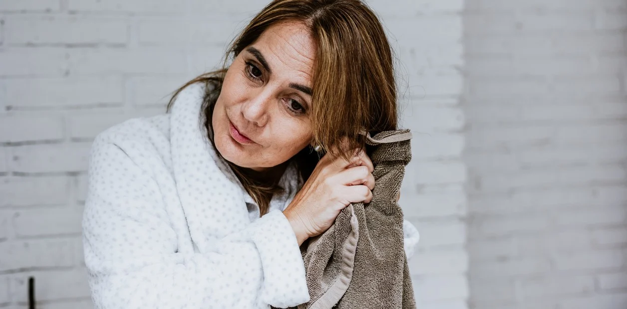 Cómo proteger las uñas y el pelo de los daños provocados por el envejecimiento