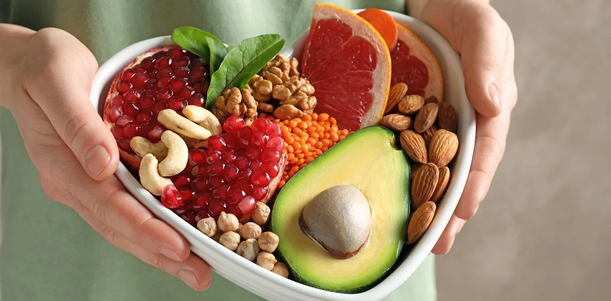 La mejor dieta para el corazón, alcohol sí o no, síntomas de infarto y más: 8 preguntas frecuentes al cardiólogo