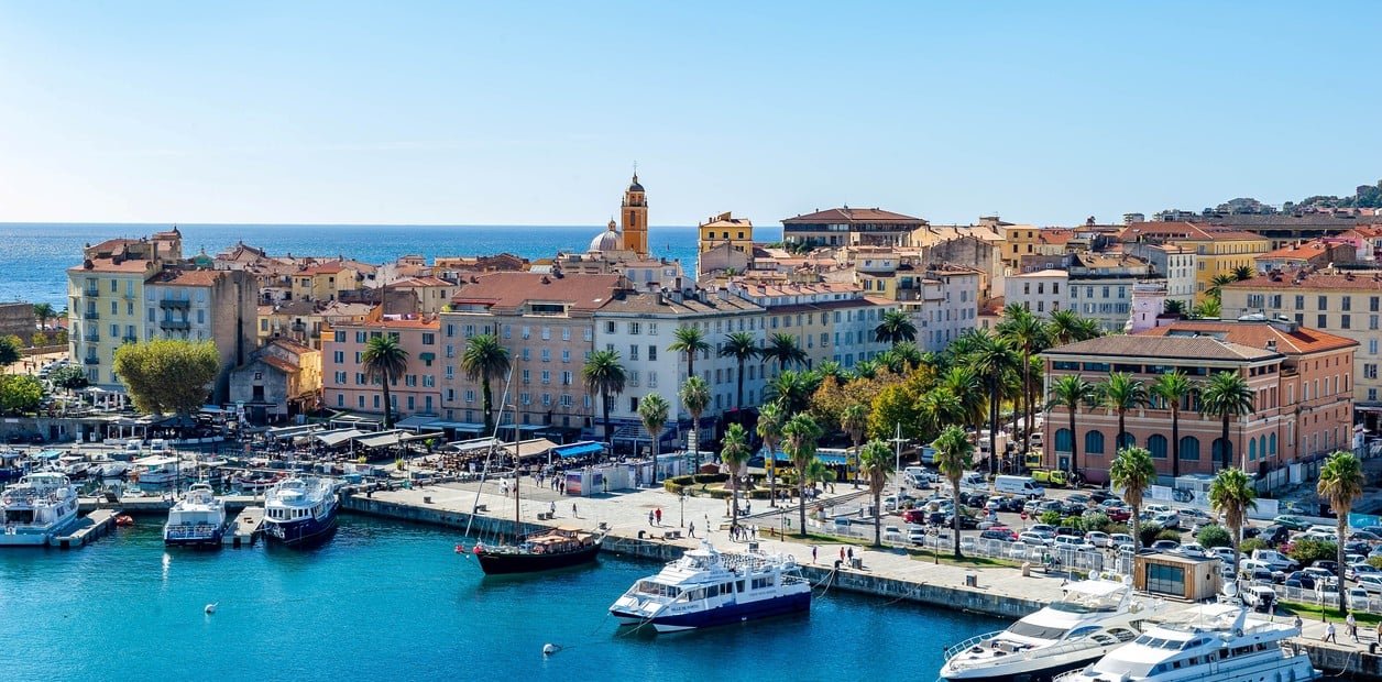 Un crucero de lujo por el Mediterráneo: escalas con historia y vida a bordo