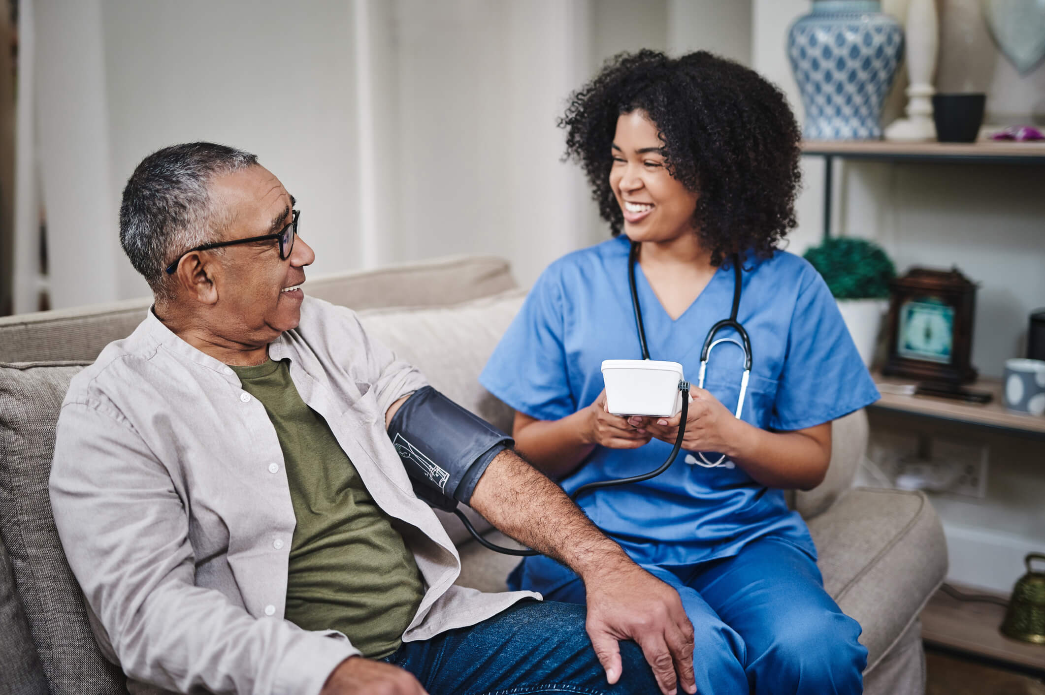 ARS Primera presenta Viviendo, un programa para pacientes con múltiples afecciones crónicas