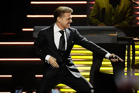 Altanero, precioso y orgulloso: así reverdece el otoñal Luis Miguel en su nueva gira